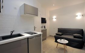 Studette au centre Cannes